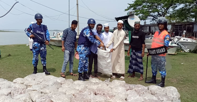 ভোলায় ৮০ মণ জব্দ মাছ গেলো এতিমখানায়