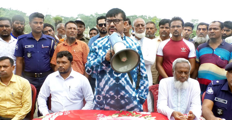 ঘূর্ণিঝড় রিমালে ক্ষতিগ্রস্তদের মাঝে ত্রাণ বিতরণ