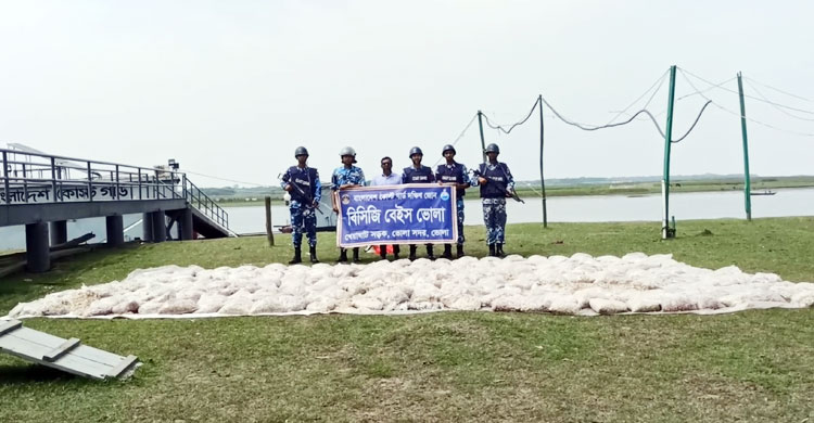 ভোলায় ৮০০ মণ জব্দ মাছ গেলো এতিমখানায়