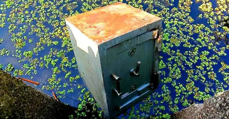 কুমিল্লায় বই খুলে অনার্স পরীক্ষা দেওয়ার ভিডিও ভাইরাল