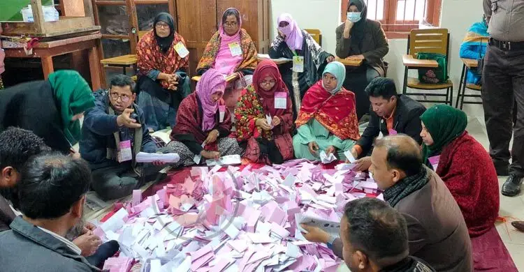 ভোটগ্রহণ শেষে চলছে গণনা