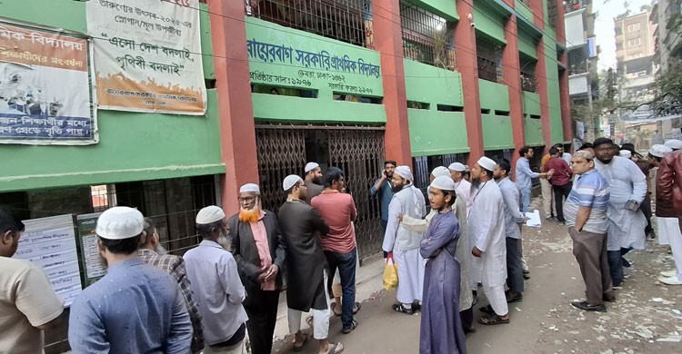 ঢাকা-৫: ভোটের অপেক্ষায় ভোটাররা