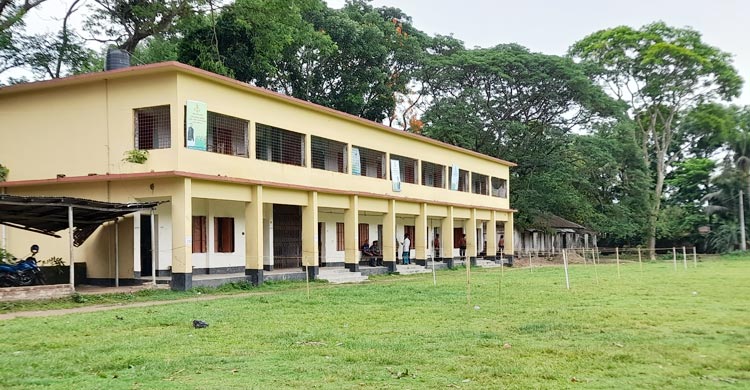 ফুলগাজীতে জাল ভোট দিতে গিয়ে আটক ১১