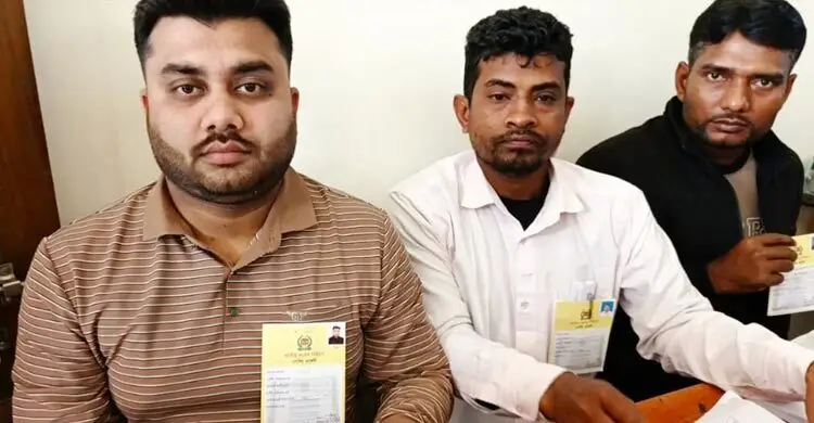 ভোট প্রদানে বাধা, সহকারী প্রিসাইডিং কর্মকর্তাসহ দুই পোলিং বরখাস্ত