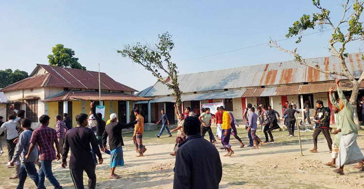 ময়মনসিংহে কেন্দ্র দখল করে সব ব্যালট বাক্স ছিনতাই