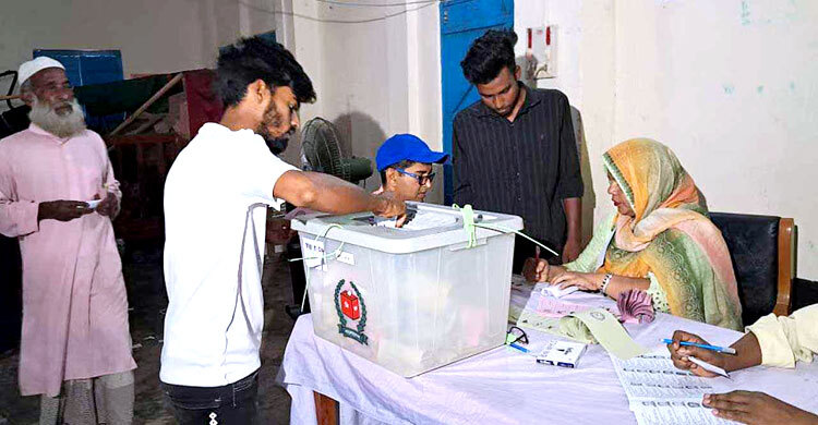 ভোটকেন্দ্রে সব ক্ষমতা প্রিসাইডিং কর্মকর্তার হাতে