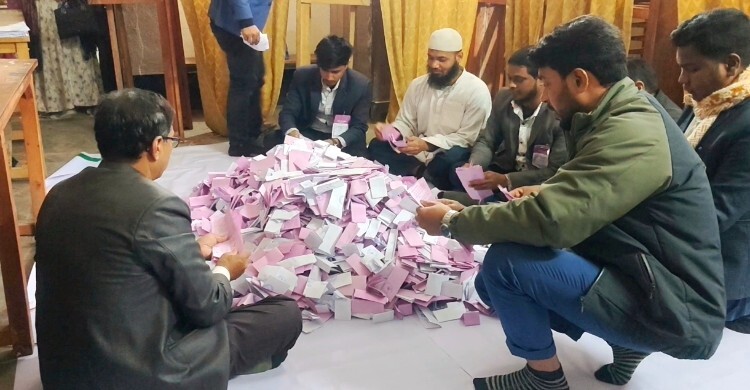 ঠাকুরগাঁওয়ের ৩ আসনে উৎসবমুখর পরিবেশে ভোটগ্রহণ শেষে চলছে গণনা