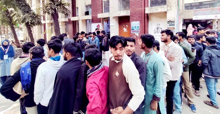 জকসু নির্বাচন: দুপুরের পর বাড়ছে ভোটার উপস্থিতি