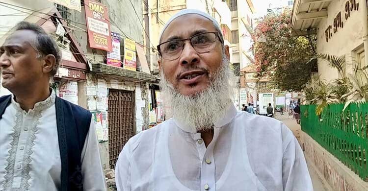 ভোট দিয়ে হাসিমুখে বের হলেন সিরাজ উদ্দিন, বললেন ‘পরিবেশ সুন্দর’