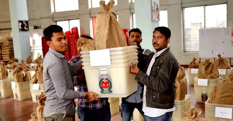 সরকারের উপদেষ্টা বা অন্য পদে থাকা ব্যক্তি নির্বাচন করতে পারবেন না