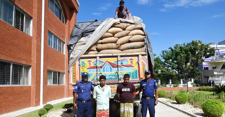 ২০ টন ভুট্টা নিয়ে উধাও ট্রাকের চালক-হেলপার, ধরলো পুলিশ