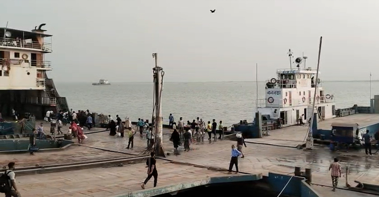 ফাঁকা পাটুরিয়া ঘাট, গাড়ির অপেক্ষায় ফেরি