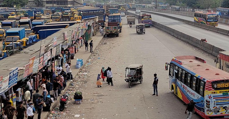 ঢাকা-চট্টগ্রাম মহাসড়ক যাত্রীর চাপ কম, অতিরিক্ত ভাড়া আদায়ের অভিযোগ