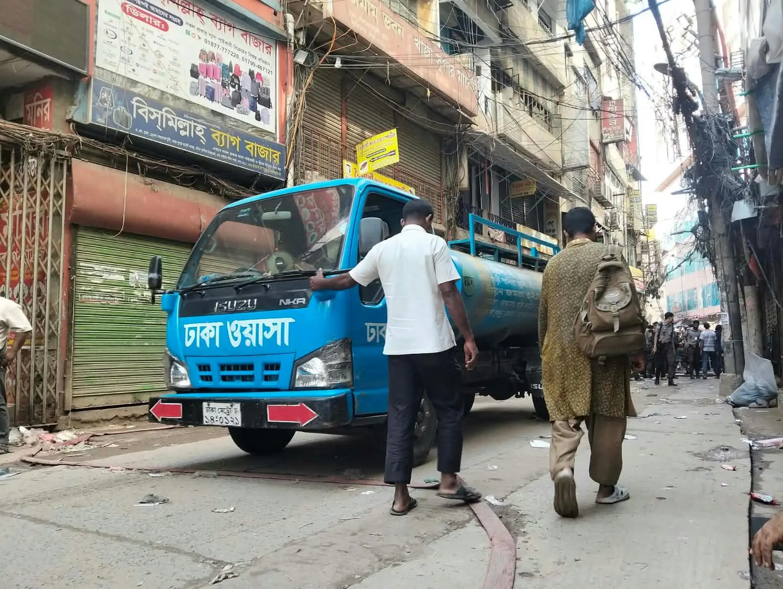 পানি সংগ্রহে কাজ করছে ঢাকা ওয়াসা