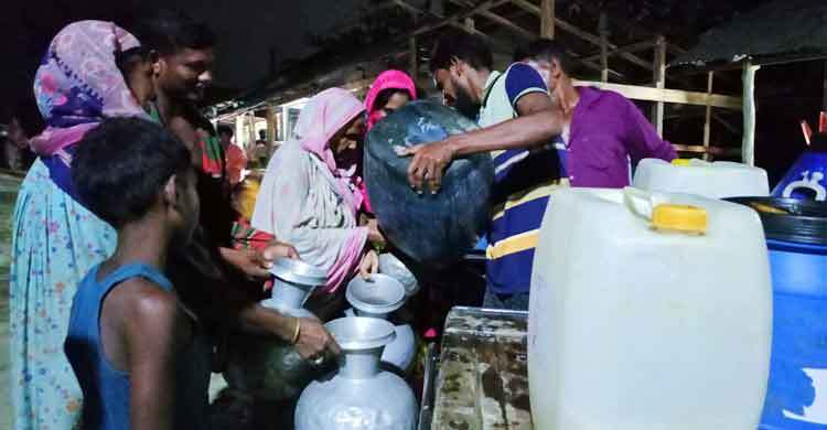 বাগেরহাটে শুকিয়ে গেছে খাল-বিল, বিশুদ্ধ পানির জন্য হাহাকার