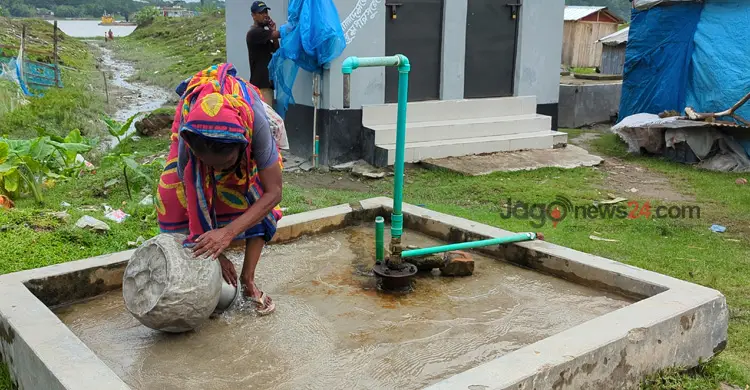 বিশুদ্ধ পানির সংকটে পটুয়াখালীবাসী