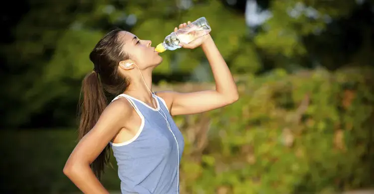 পানি পানেই কি ত্বক সুন্দর থাকে?