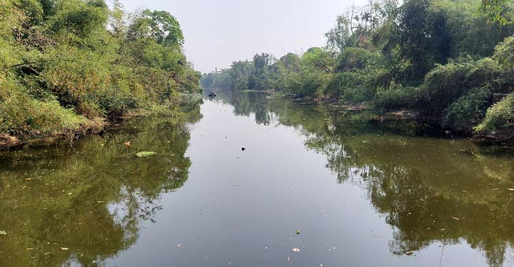পানিশূন্য খাল, কলসির পানিতে ফসল রক্ষার চেষ্টা