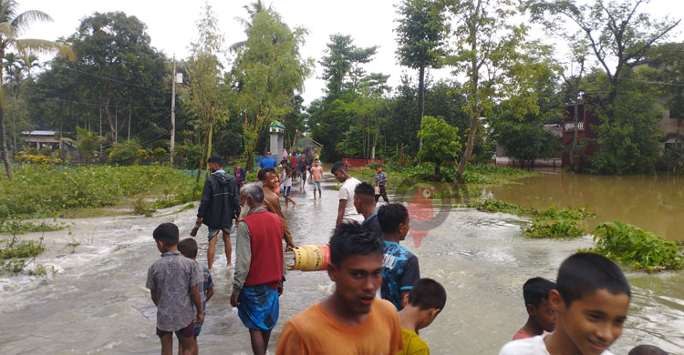 &lsquo;চরম বিপৎসীমার&rsquo; ওপরে ভারতের মনু নদীর পানি, ডুবছে মৌলভীবাজার