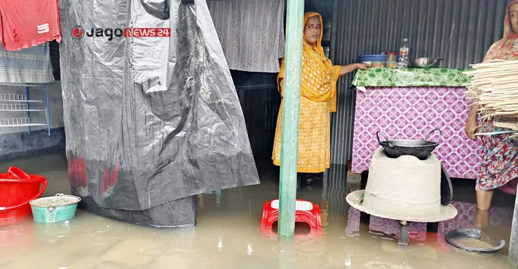‘কয়ডা যে খাবো সেখানেও ভয়, টয়লেটে যাবো ক্যামনে’