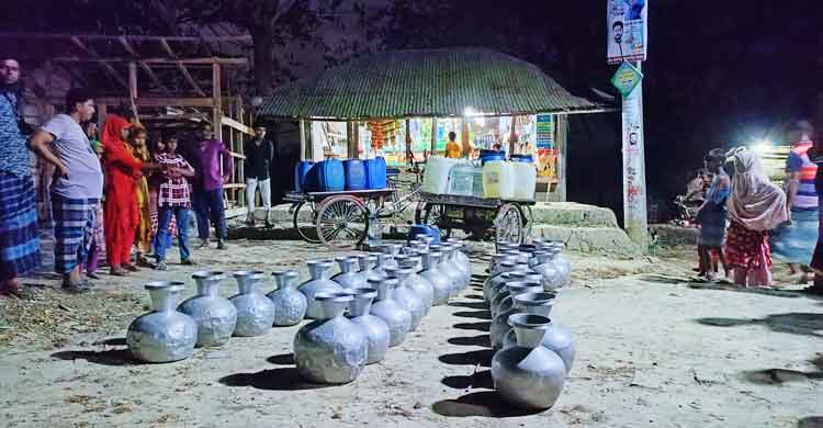 বাগেরহাটে শুকিয়ে গেছে খাল-বিল, বিশুদ্ধ পানির জন্য হাহাকার
