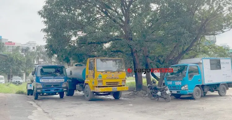মাসের পর মাস ধরে পানির সংকটে ভুগছে মিরপুর-১১
