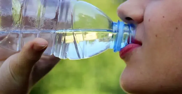 পানি পানেই কি ত্বক সুন্দর থাকে?