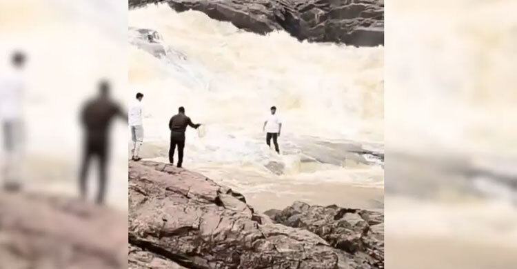 রিল বানাতে গিয়ে জলপ্রপাতের স্রোতে ভেসে গেলেন যুবক, মেলেনি সন্ধান