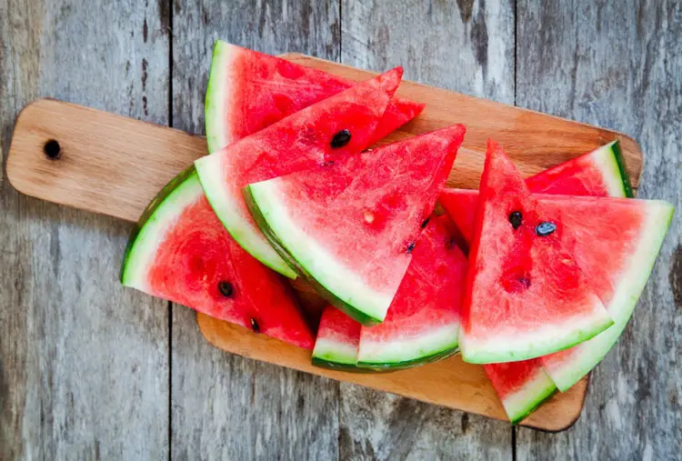 গরমে তরমুজ খাচ্ছেন? এই ভুলগুলো এড়িয়ে চলুন