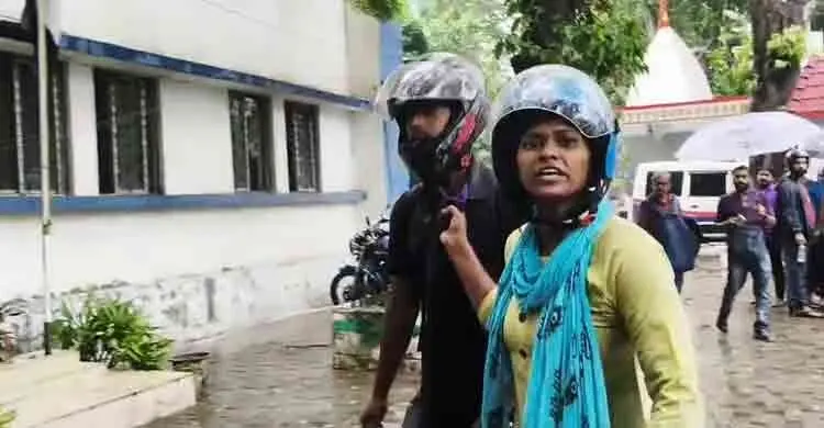 রাস্তায় যুবকের অশ্লীল অঙ্গভঙ্গি, কলার ধরে থানায় নিয়ে গেলেন তরুণী
