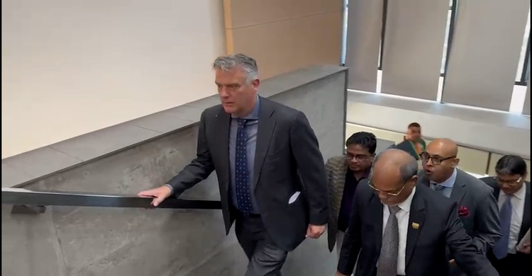 আলু উৎসবে ফুল দিয়ে বরণ করা হলো নেদারল্যাডের রাষ্ট্রদূতকে