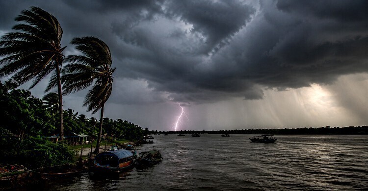 রাত ১টার মধ্যে যে ১০ অঞ্চলে ঝড়-বৃষ্টি হতে পারে