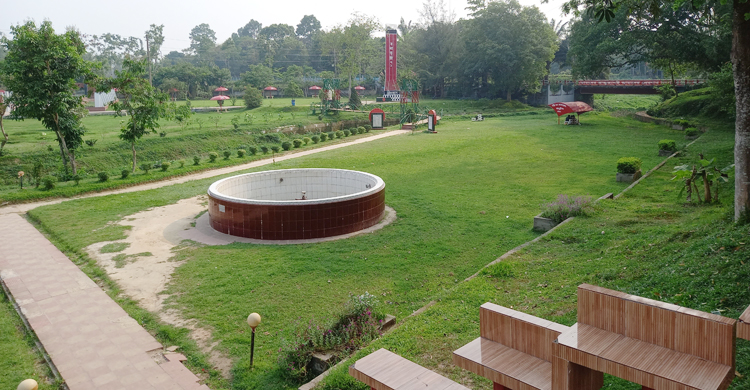 পর্যটক নেই মৌলভীবাজারের বিনোদনকেন্দ্রে