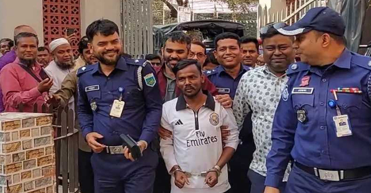 ভোট দিতে গিয়েছিলেন বগুড়া, গ্রেফতার হিরো আলম