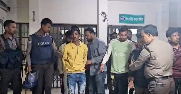 রাতে মোহাম্মদপুরে সাঁড়াশি অভিযান, শতাধিক চাঁদাবাজ-কিশোর গ্যাং সদস্য আটক