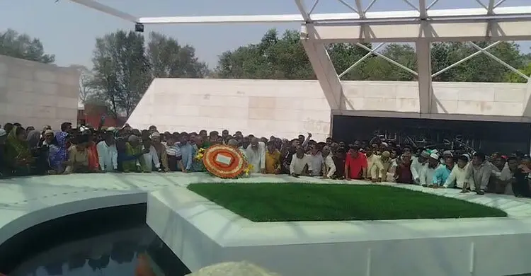 জিয়াউর রহমান ও খালেদা জিয়ার সমাধিতে নবনির্বাচিত দুই এমপির শ্রদ্ধা