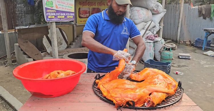 কুমিল্লায় সৌদি আরবের বিখ্যাত আস্ত খাসির মেন্দি!