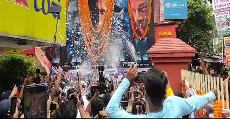‘জওয়ান’ মুক্তির পর কলকাতায় শাহরুখ ভক্তদের ব্যাপক উচ্ছ্বাস