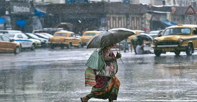 টানা বৃষ্টিতে কলকাতায় জনজীবন বিপর্যস্ত