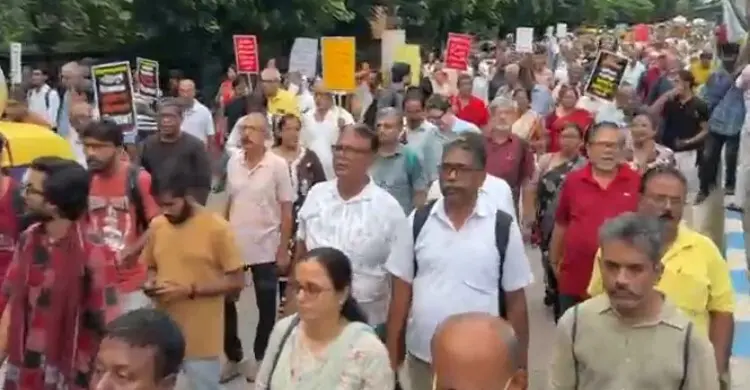 বর্ষার মধ্যে কলকাতায় ‘বসন্ত’ পালন