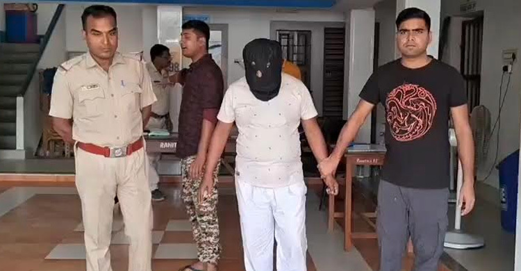লুকিয়ে ভারতে ঢুকে গ্রেফতার স্বেচ্ছাসেবক লীগ নেতা