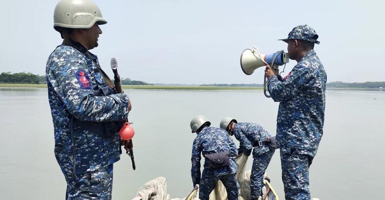মা ইলিশ সংরক্ষণে সমুদ্র ও নদীতে নৌবাহিনীর কড়া নজরদারি
