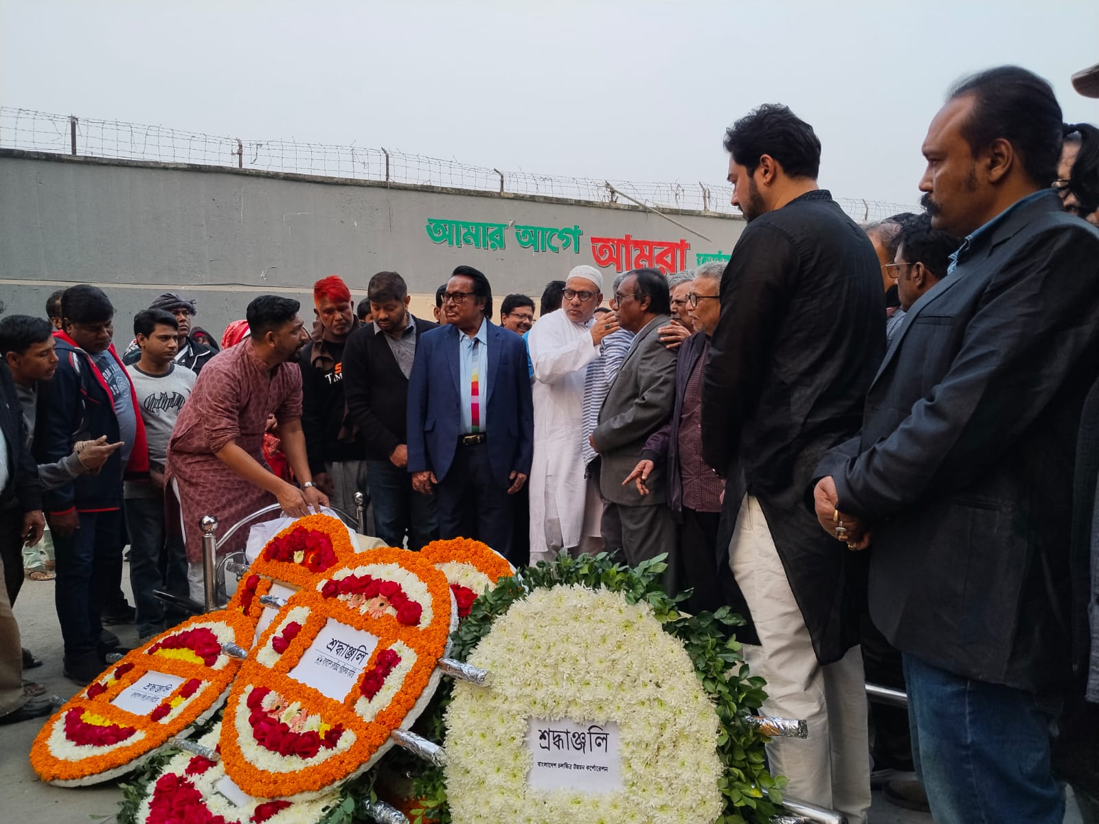 শেষবার এফডিসিতে নায়ক জাভেদ, শ্রদ্ধা নায়ক-খলনায়কদের