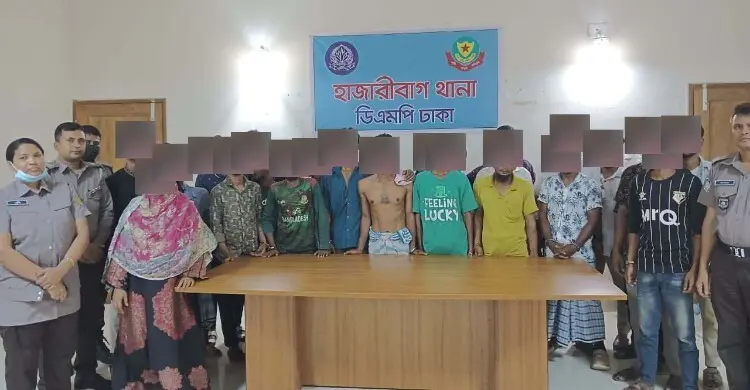 রাজধানীর হাজারীবাগে পুলিশের বিশেষ অভিযানে গ্রেফতার ২৯