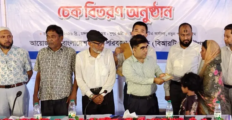 সড়ক দুর্ঘটনায় ক্ষতিগ্রস্ত ৭২ পরিবারকে ৩ কোটি টাকা অনুদান