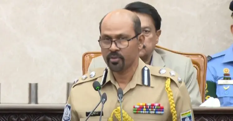 প্রধানমন্ত্রীর কাছে ‘হেলথ কার্ড’ চাইলো পুলিশ