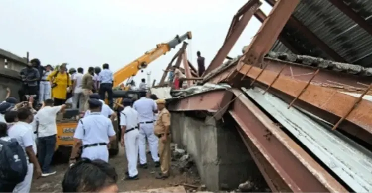 কলকাতায় নির্মাণাধীন গোডাউন ধসে নিহত ৩, আটকা আরও ১৫