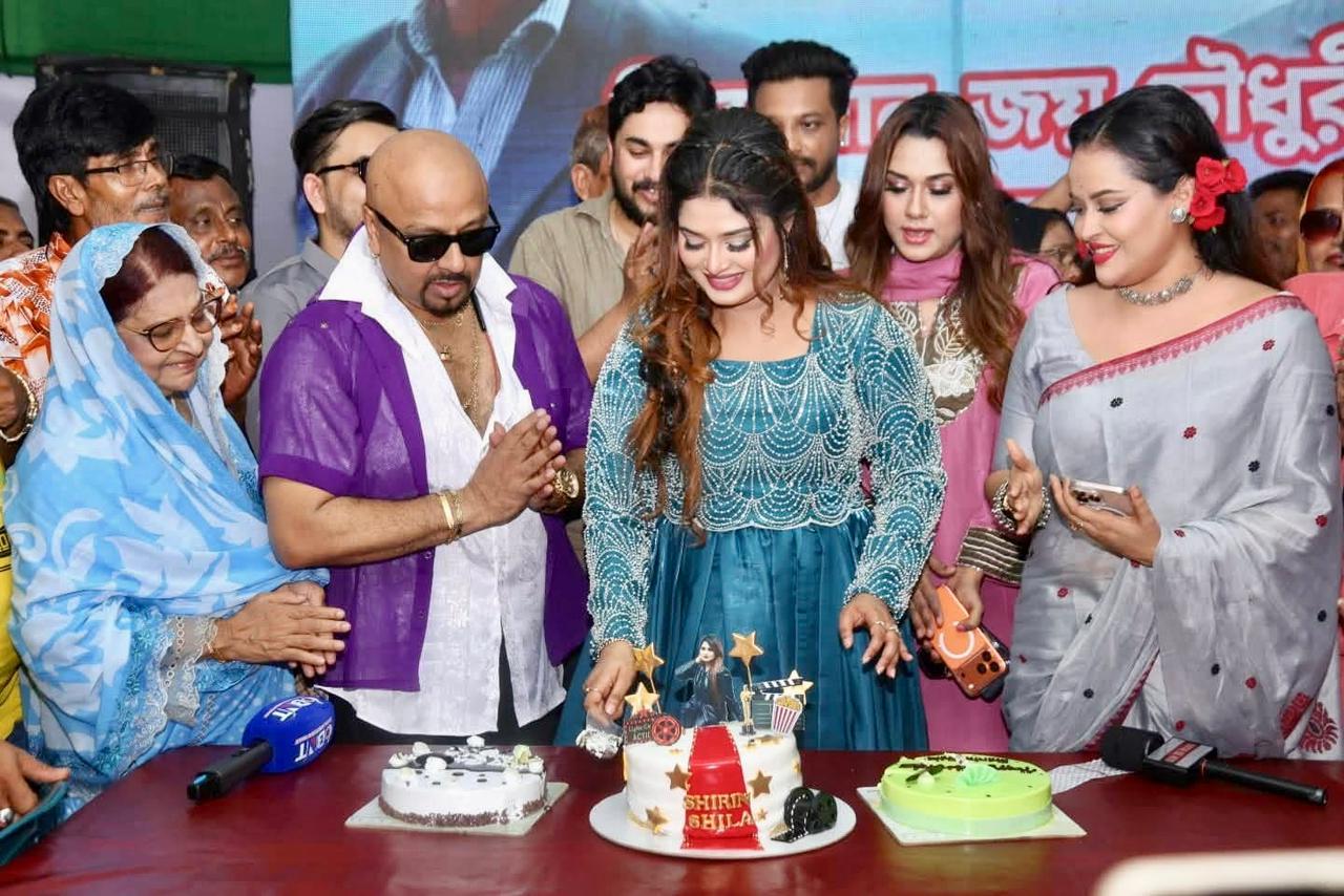 নির্বাচনী ব্যস্ততার মাঝেই এফডিসিতে শিরিন শিলার জন্মদিন উদযাপন