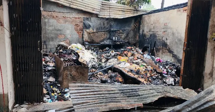পটিয়ায় আগুনে পুড়লো মুদি দোকান