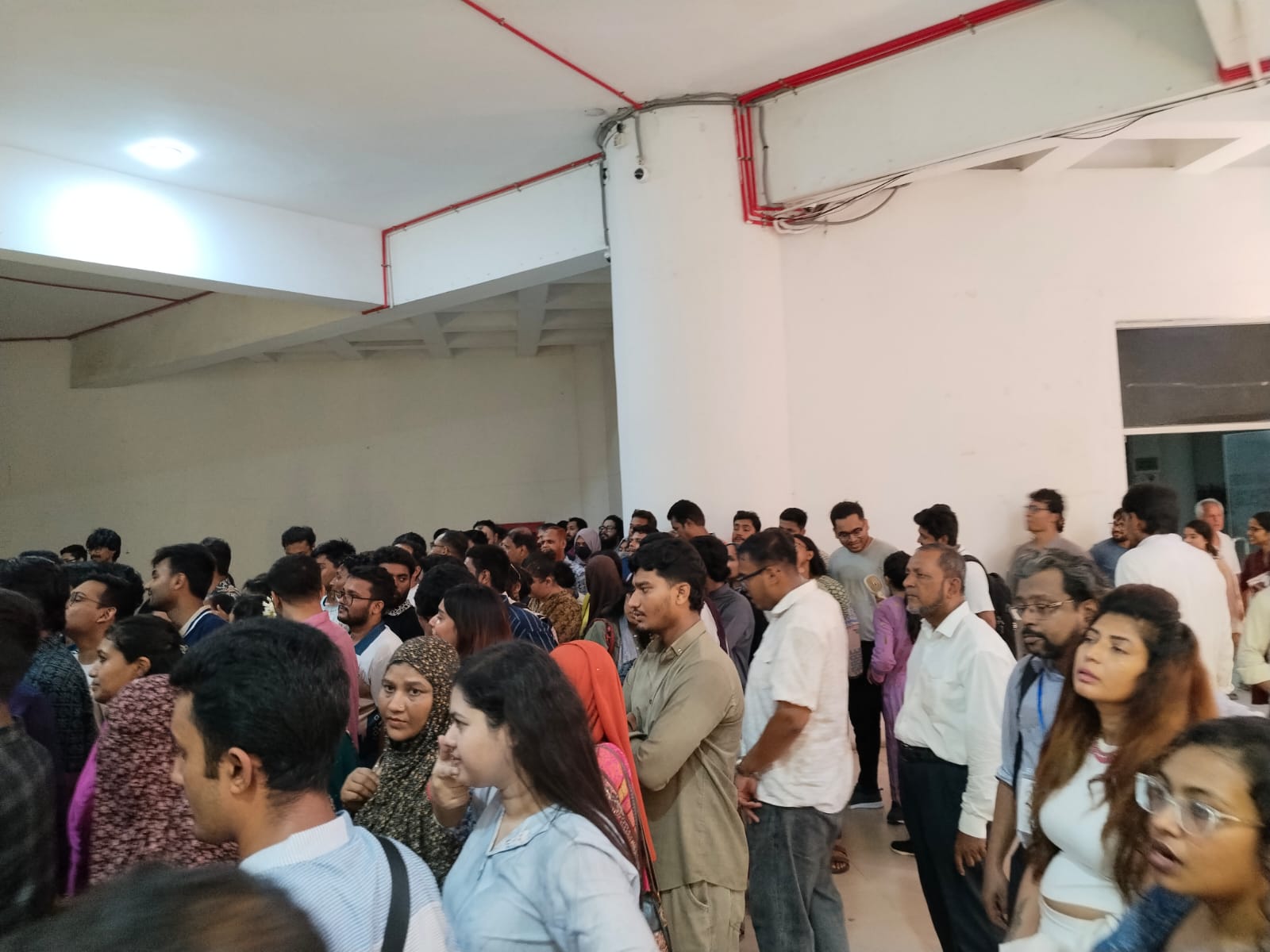 ‘রইদের’ চাপ নিতে পারেনি শিল্পকলা একাডেমি